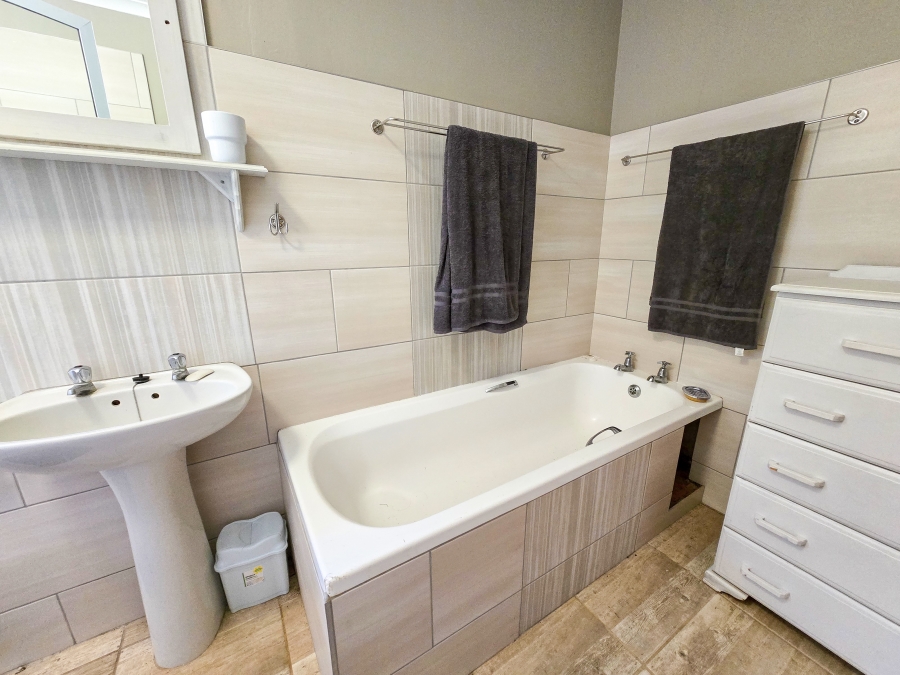 3 Bedroom Property for Sale in Stilbaai Wes Western Cape